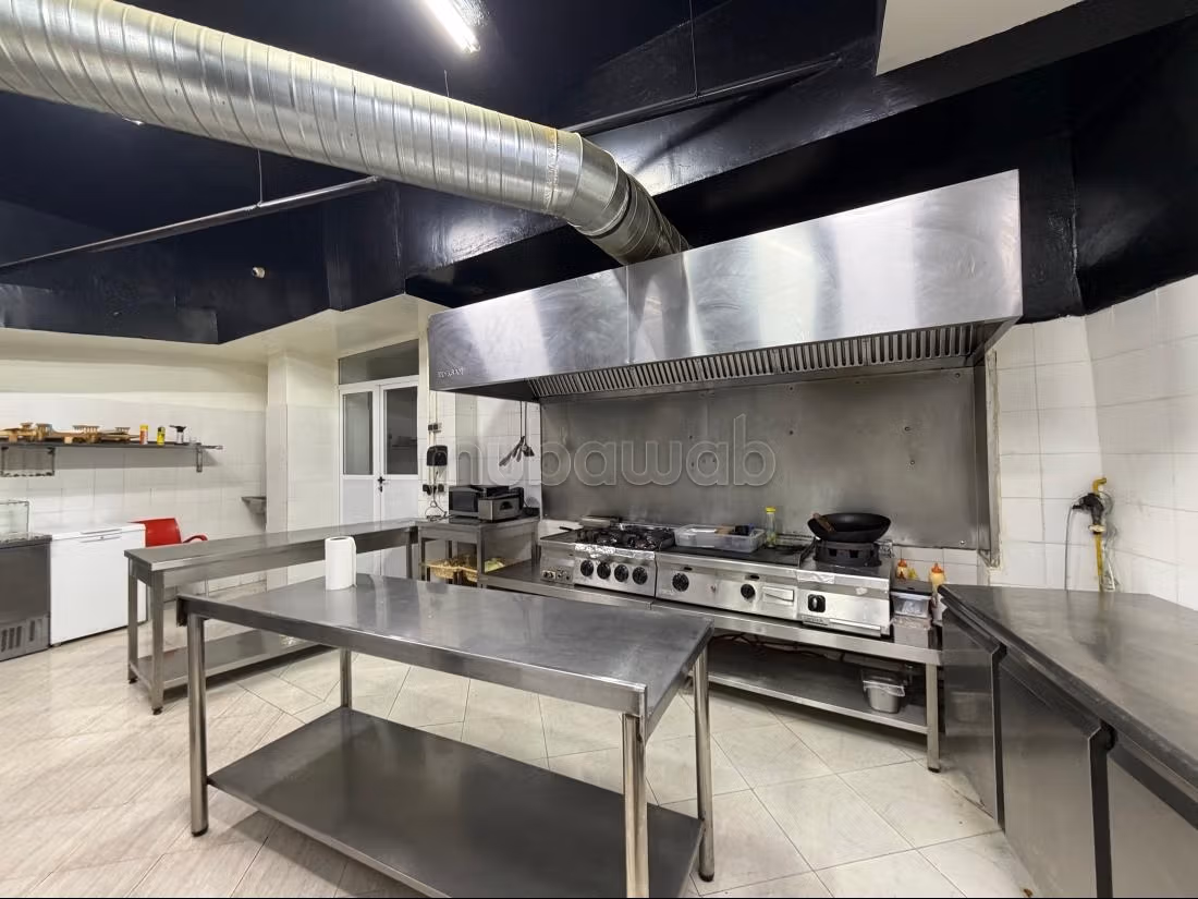 Restaurant à vendre pas de porte et mur, Surface de 220 m² à Marrakech 
Guéliz