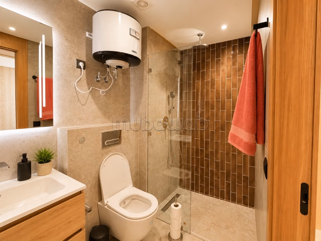 Large studio overlooking Anfa Park