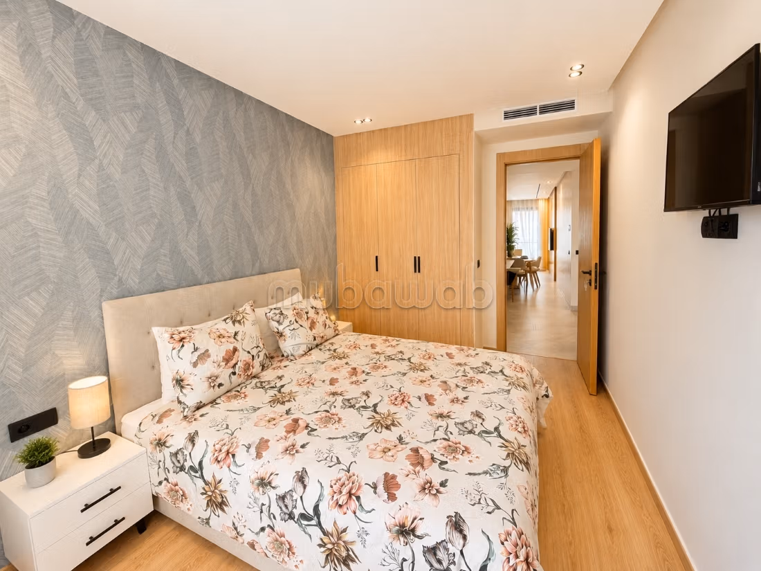 Large studio overlooking Anfa Park