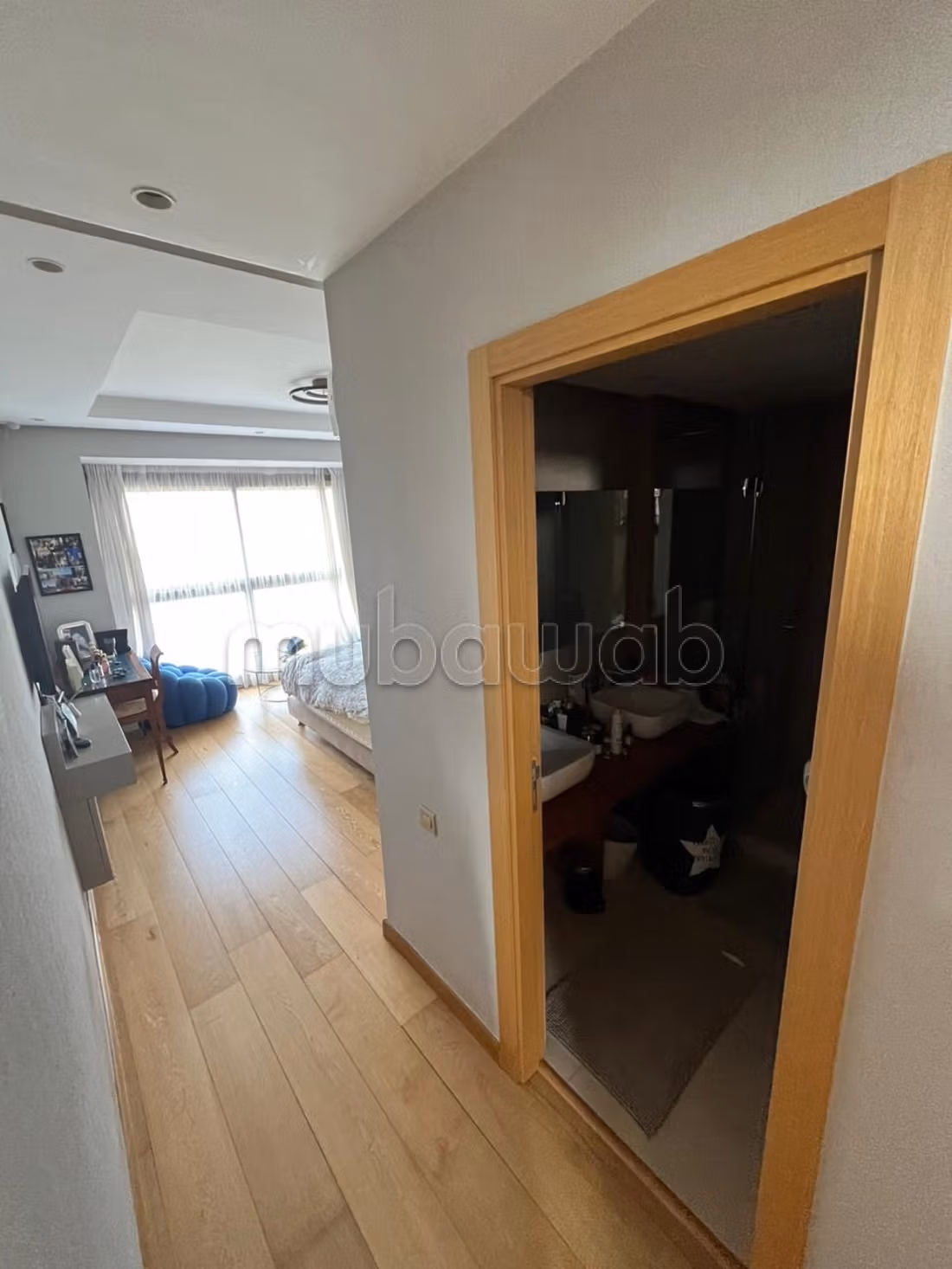 Maison de haut standing à vendre à Ain Diab Extension.
Surface totale 466 m².
Porte blindée, antenne parabolique