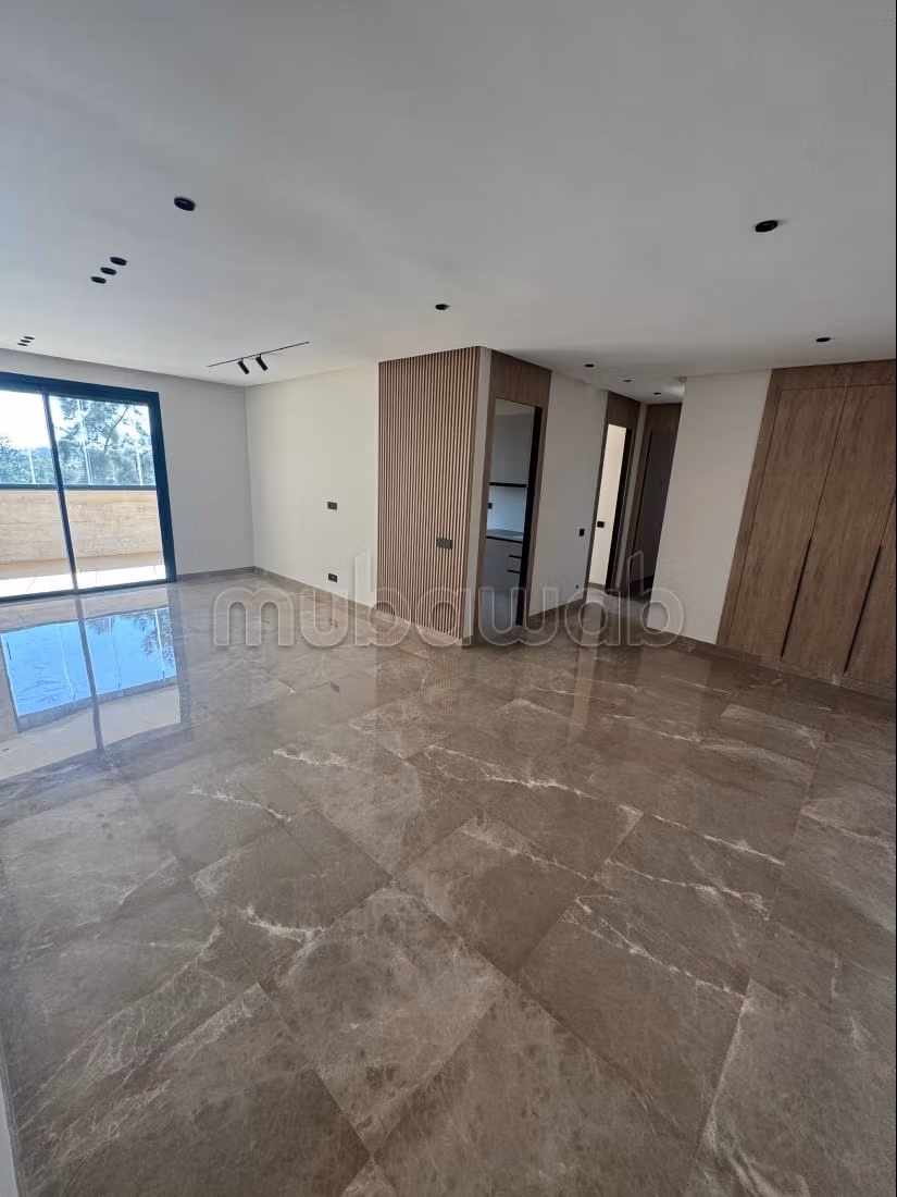 Bel appartement en location à Souissi.
Surface de 140 m².
Terrasse sans vis à vis