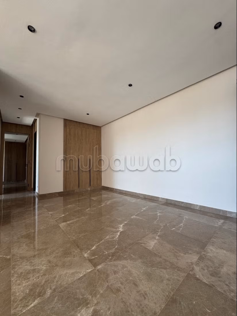 Bel appartement en location à Souissi.
Surface de 140 m².
Terrasse sans vis à vis