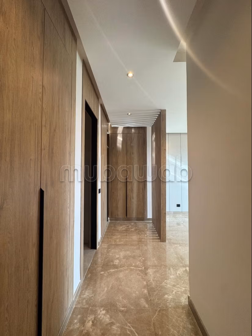Bel appartamento in affitto a Souissi. Superficie di 140 m². Terrazza senza vista diretta