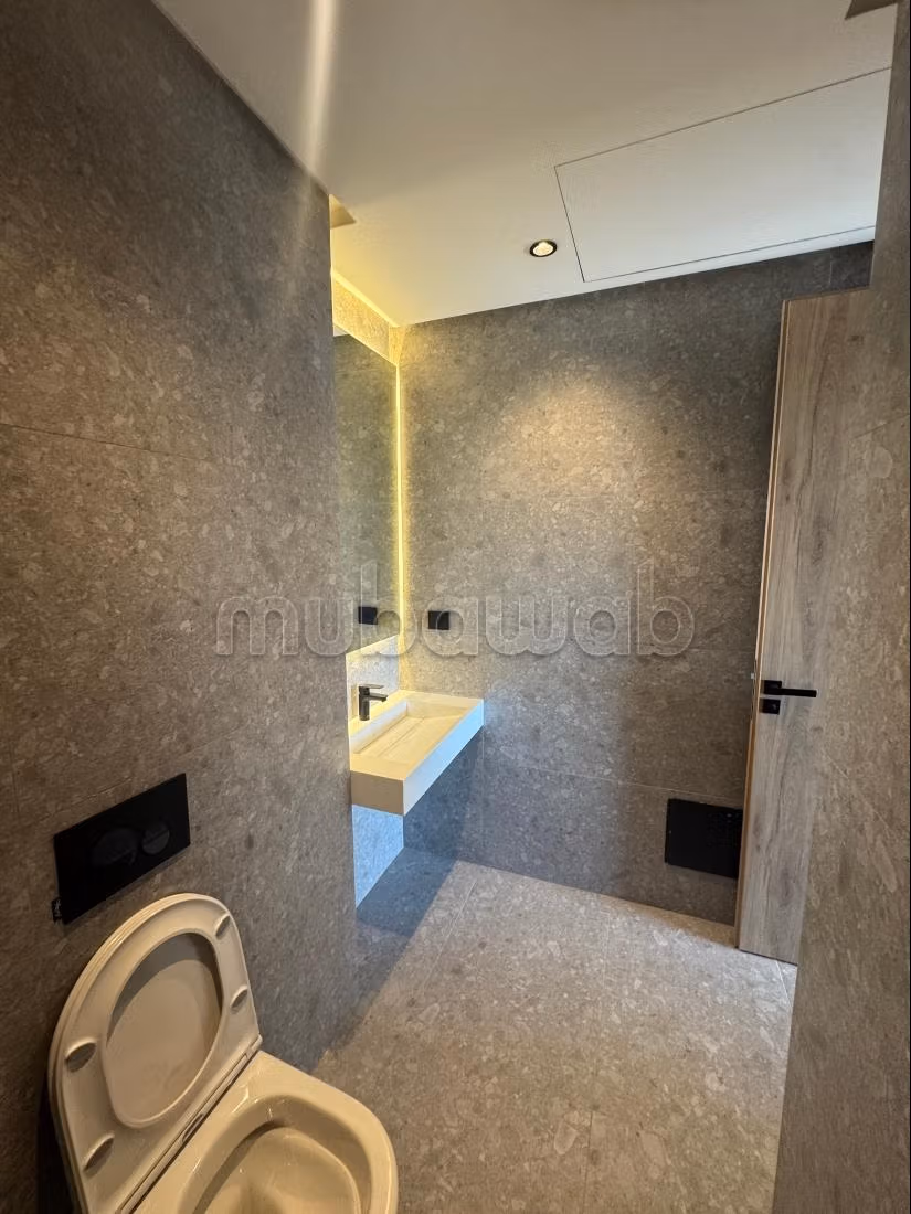 Bel appartement en location à Souissi.
Surface de 140 m².
Terrasse sans vis à vis
