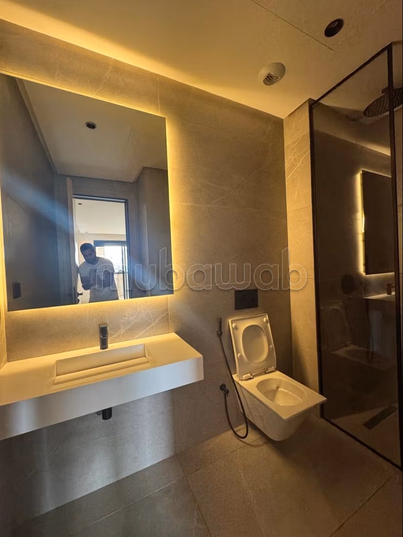 Bel appartamento in affitto a Souissi. Superficie di 140 m². Terrazza senza vista diretta