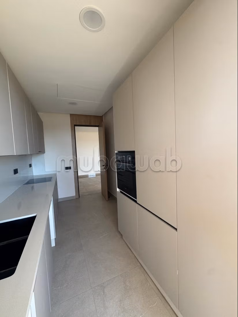 Bel appartement en location à Souissi.
Surface de 140 m².
Terrasse sans vis à vis