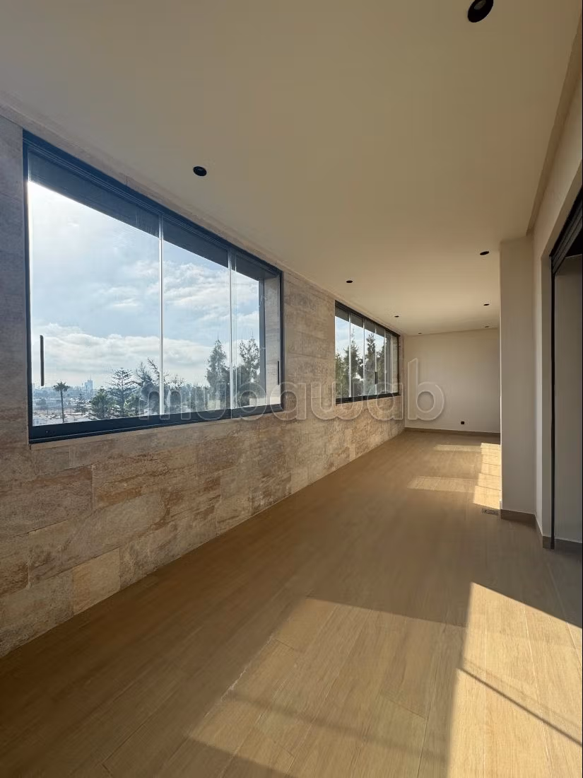 Bel appartamento in affitto a Souissi. Superficie di 140 m². Terrazza senza vista diretta