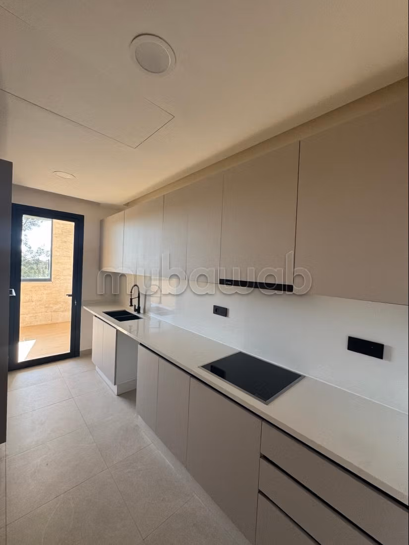 Bel appartement en location à Souissi.
Surface de 140 m².
Terrasse sans vis à vis