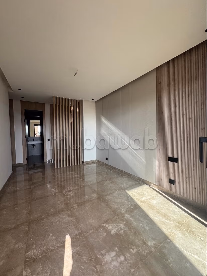 Bel appartamento in affitto a Souissi. Superficie di 140 m². Terrazza senza vista diretta