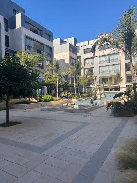 Bel appartement en location à Souissi. 
Surface de 140 m². 
Fenêtres double vitrage et chauffage central