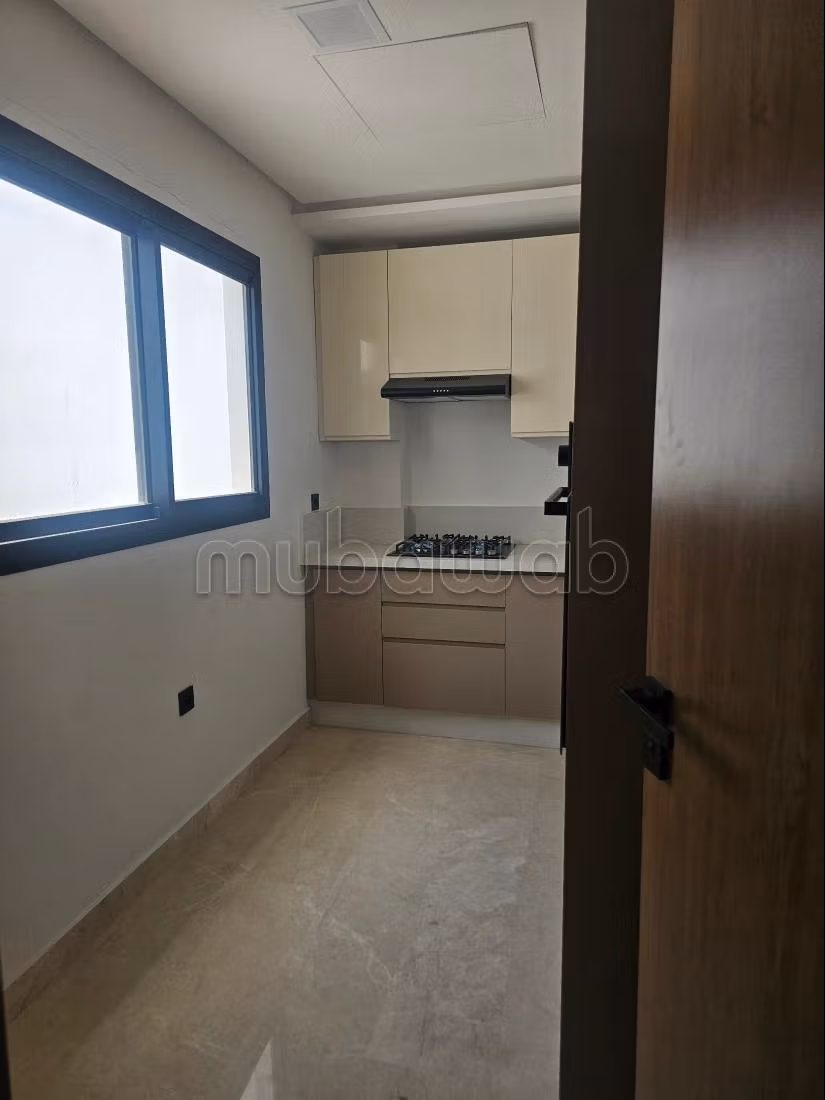 Superbe appartement à louer à Ferme Bretonne Hay Arraha.
Superficie 100 m².
Avec ascenseur et terrasse — 4