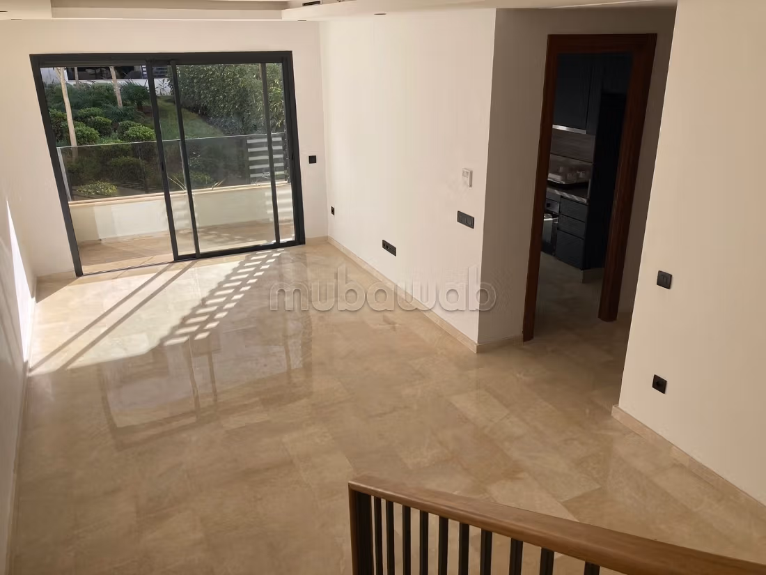 Duplex en location à Ville Verte. 2 chambres agréables. Système de climatisation