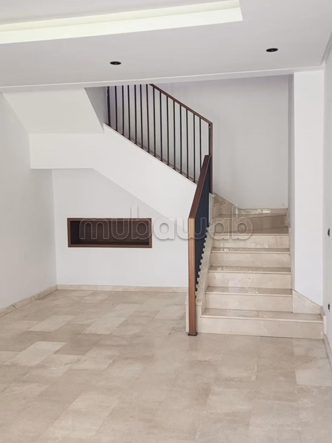 Duplex en location à Ville Verte. 2 chambres agréables. Système de climatisation — 3