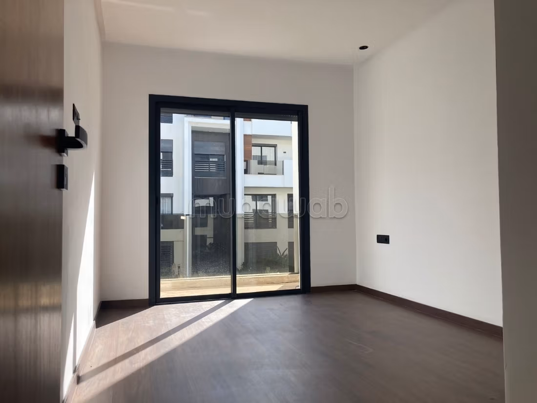 Duplex en location à Ville Verte. 2 chambres agréables. Système de climatisation — 4