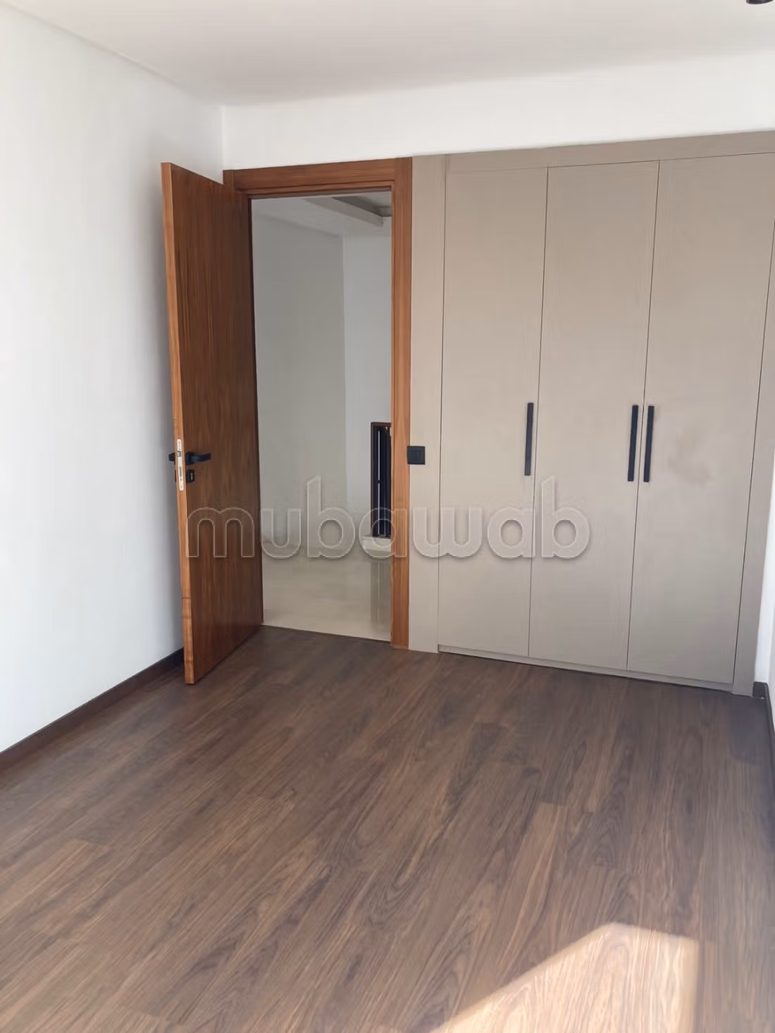 Duplex en location à Ville Verte. 2 chambres agréables. Système de climatisation — 5