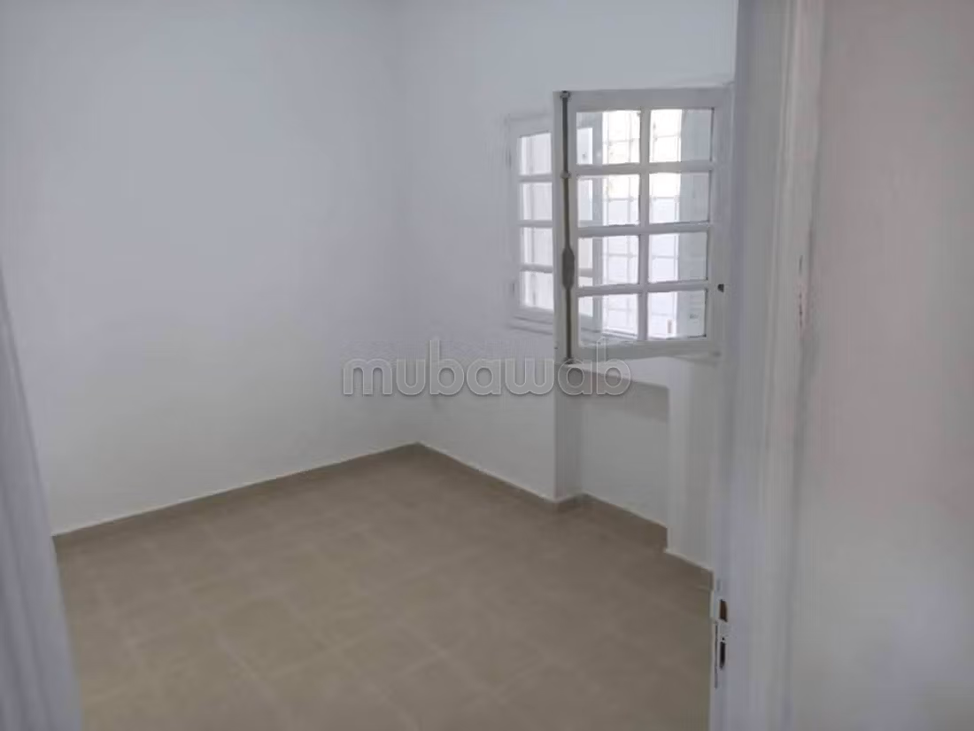 Bel appartement en location à El Mourouj 2.2 chambres. Grand balcon