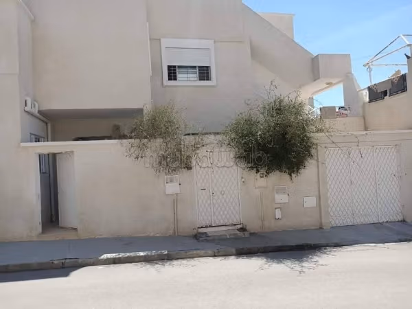 Bel appartamento in affitto a El Mourouj 2.2 camere. Grande balcone