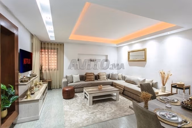 Zeer mooi appartement te huur in Béni Mellal. Totale oppervlakte 90 m². Gemeubileerd