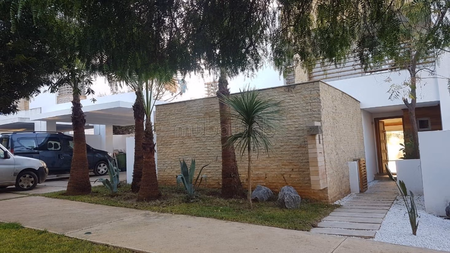 Semi-detached villa at CGI empty on the golf for long-term rental
