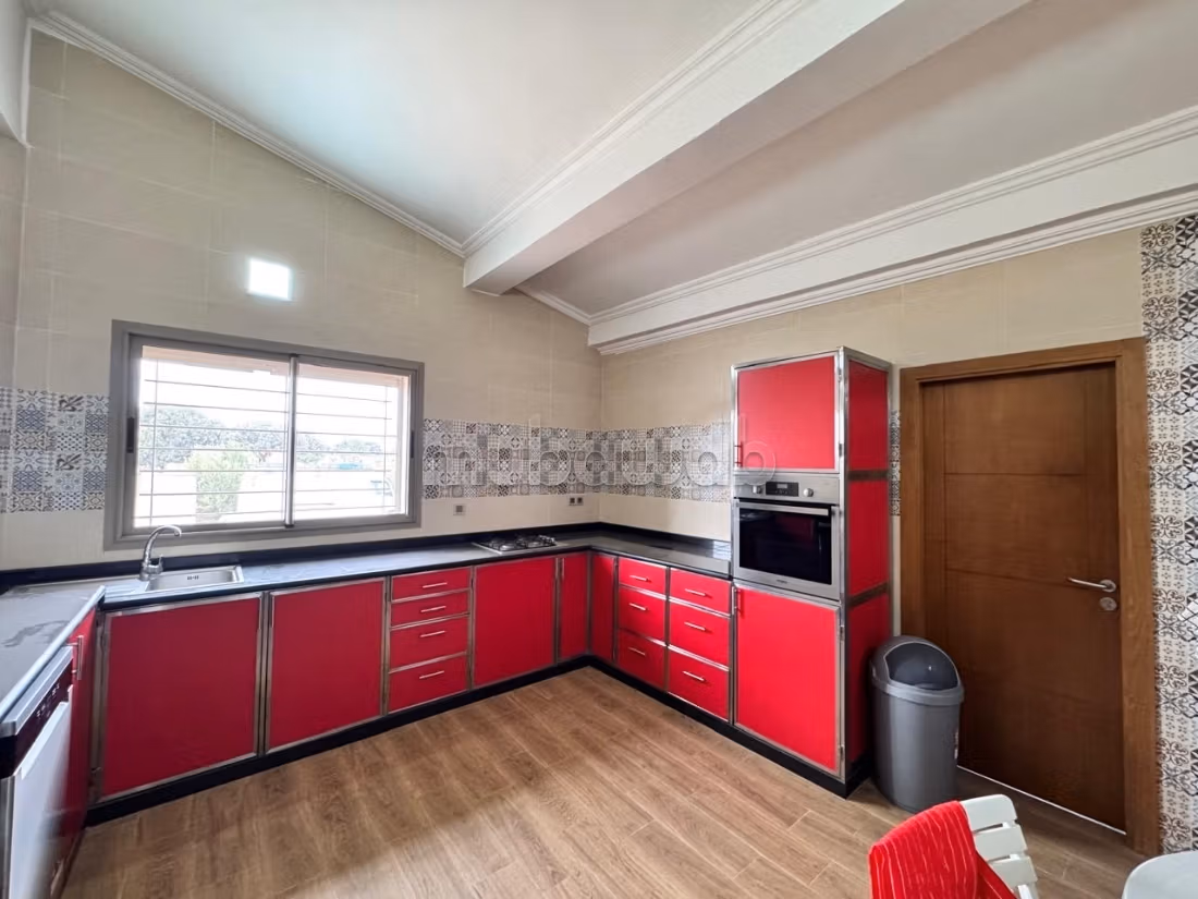 Grata granja en venta en Dayat Aoua. Superficie de 57700 m². Aparcamiento