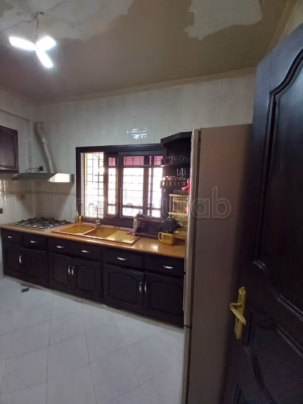 Appartement te huur op de renbaan. 3 mooie slaapkamers. Terras en lift