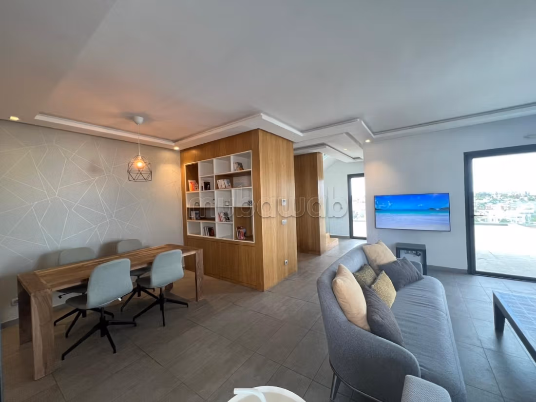 Penthouse moderne en location a CFC avec une grande terrasse — 3