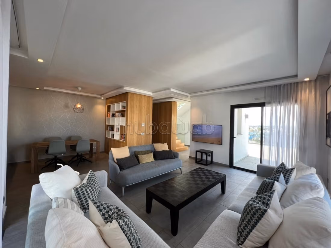 Penthouse moderne en location a CFC avec une grande terrasse — 4