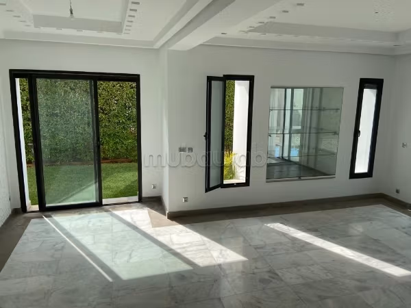 Luxury villa location in Green City. 4 bedrooms. Fireplace and concierge service