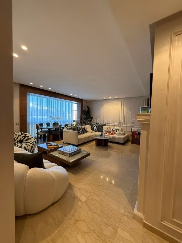 Appartement haut standing mis en vente avec l’ensemble de son mobilier à la ville verte