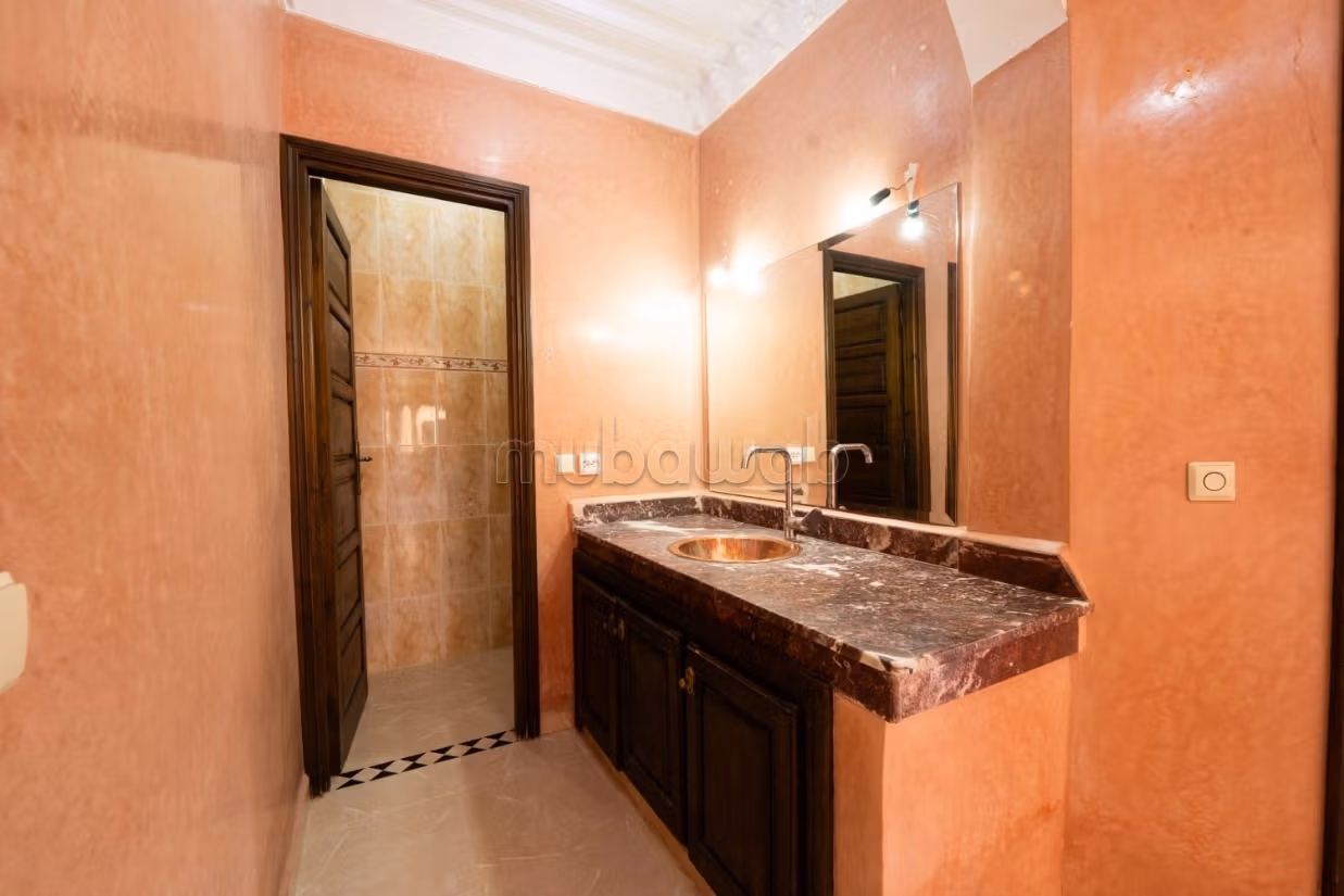 Superbe appartement vide à l’étage d’une villa dans un environnement calme et résidentiel — 4