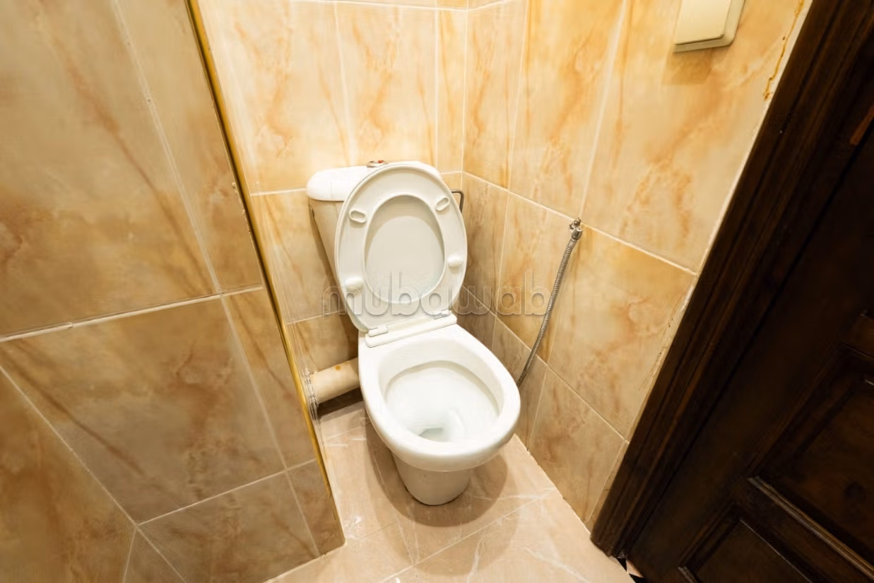 Superbe appartement vide à l’étage d’une villa dans un environnement calme et résidentiel — 5