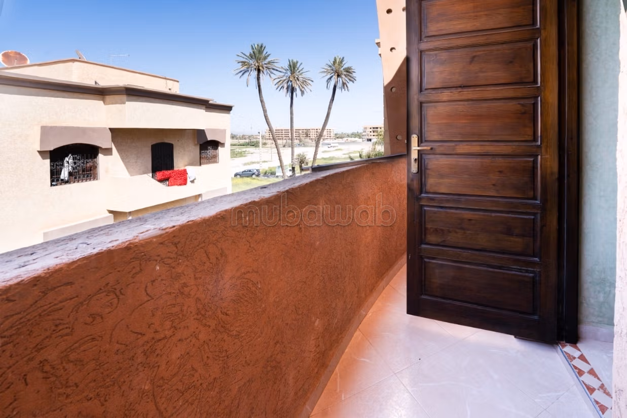 Superbe appartement vide à l’étage d’une villa dans un environnement calme et résidentiel — 6