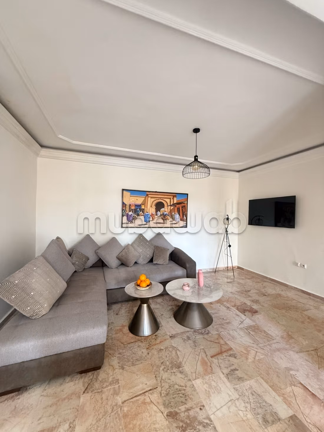 Appartamento arredato di alto livello con 2 camere da letto, balcone e parcheggio – Victor Hugo