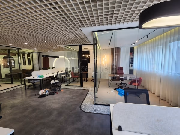 Bureau aménagé meublé, 118 m², CFC