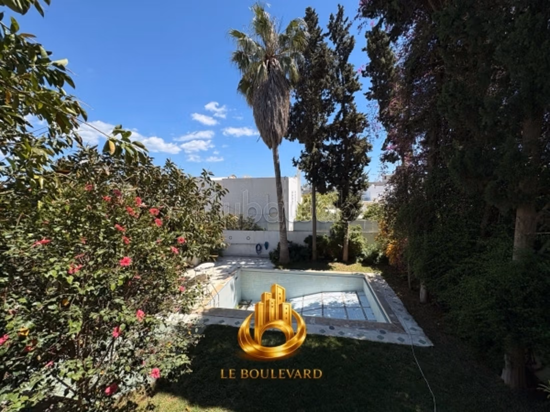 A vendre Villa S6 avec piscine à Manaret Hammamet