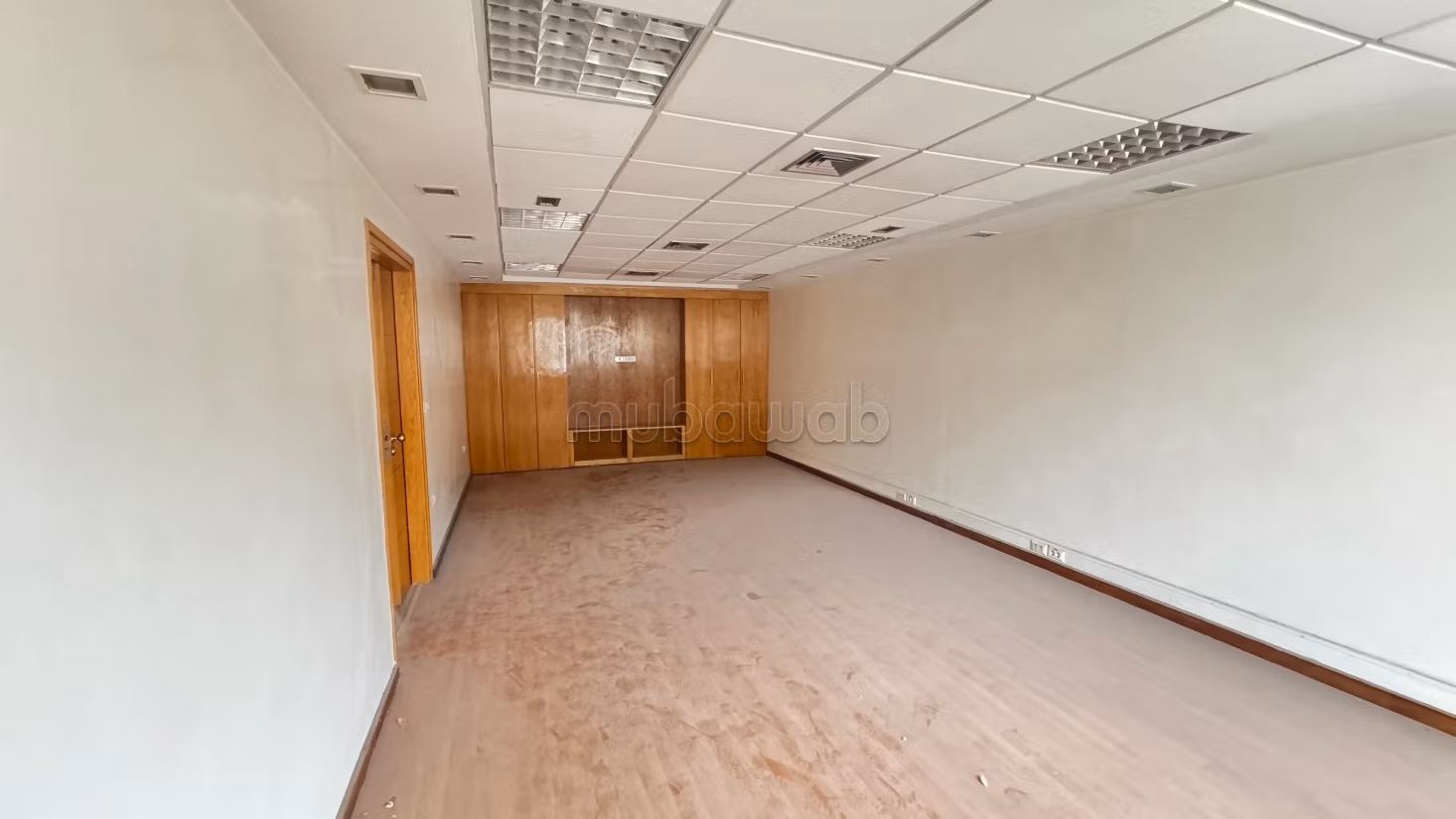 Belli uffici in affitto a Gauthier. Superficie 330 m²