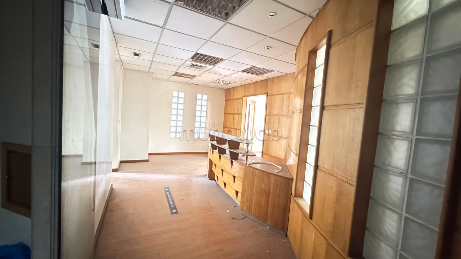 Belli uffici in affitto a Gauthier. Superficie 330 m²