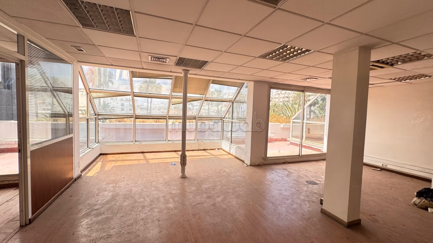 Belli uffici in affitto a Gauthier. Superficie 330 m²