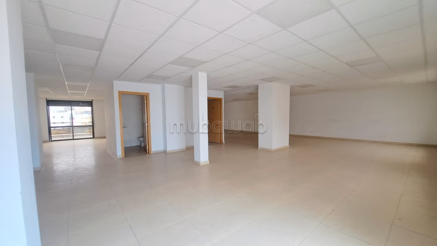 Bureaux en location à Racine. Surface de 330 m²