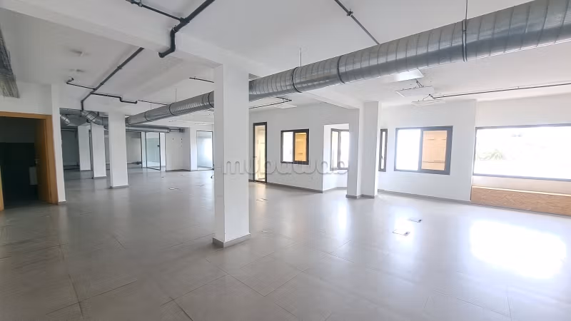Location de bureaux à Racine.
Superficie 250 m²