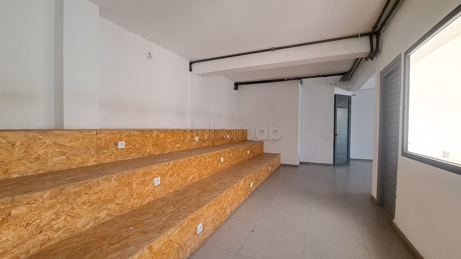 Beaux bureaux à louer à Racine. Surface totale 420 m²