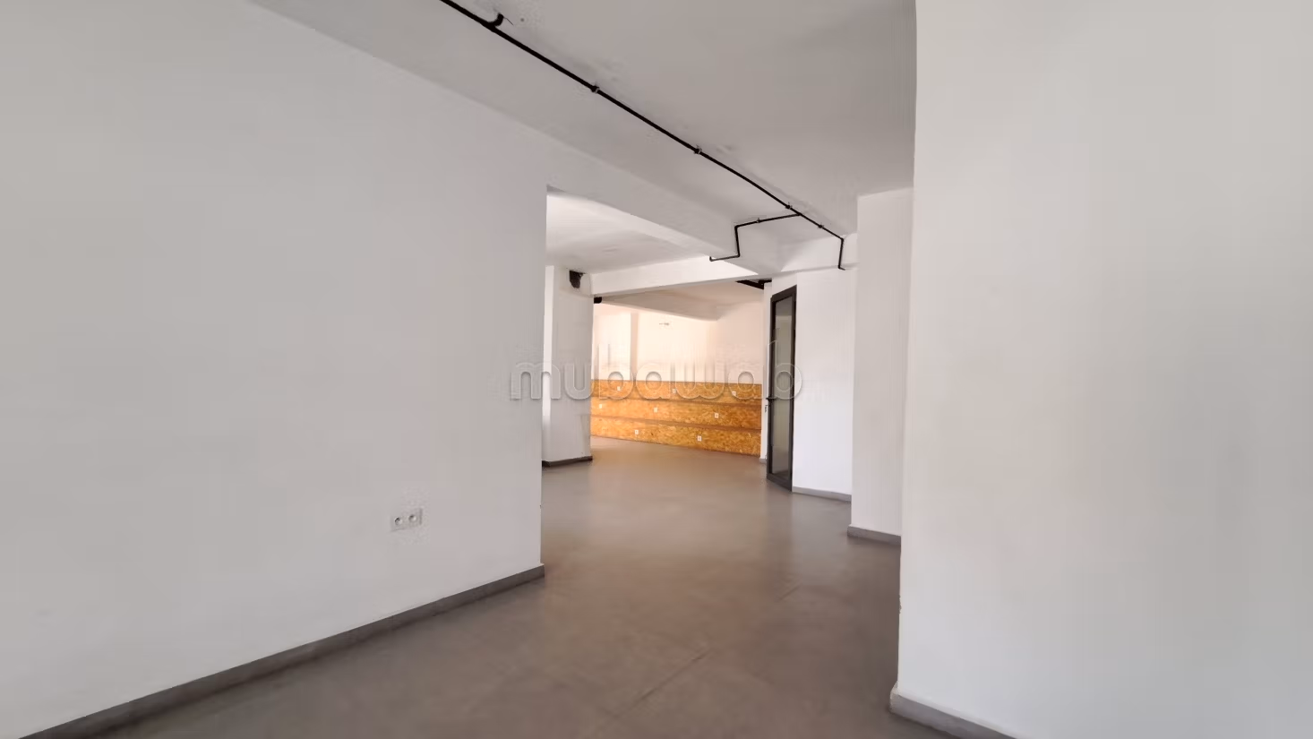 Beaux bureaux à louer à Racine. Surface totale 420 m²