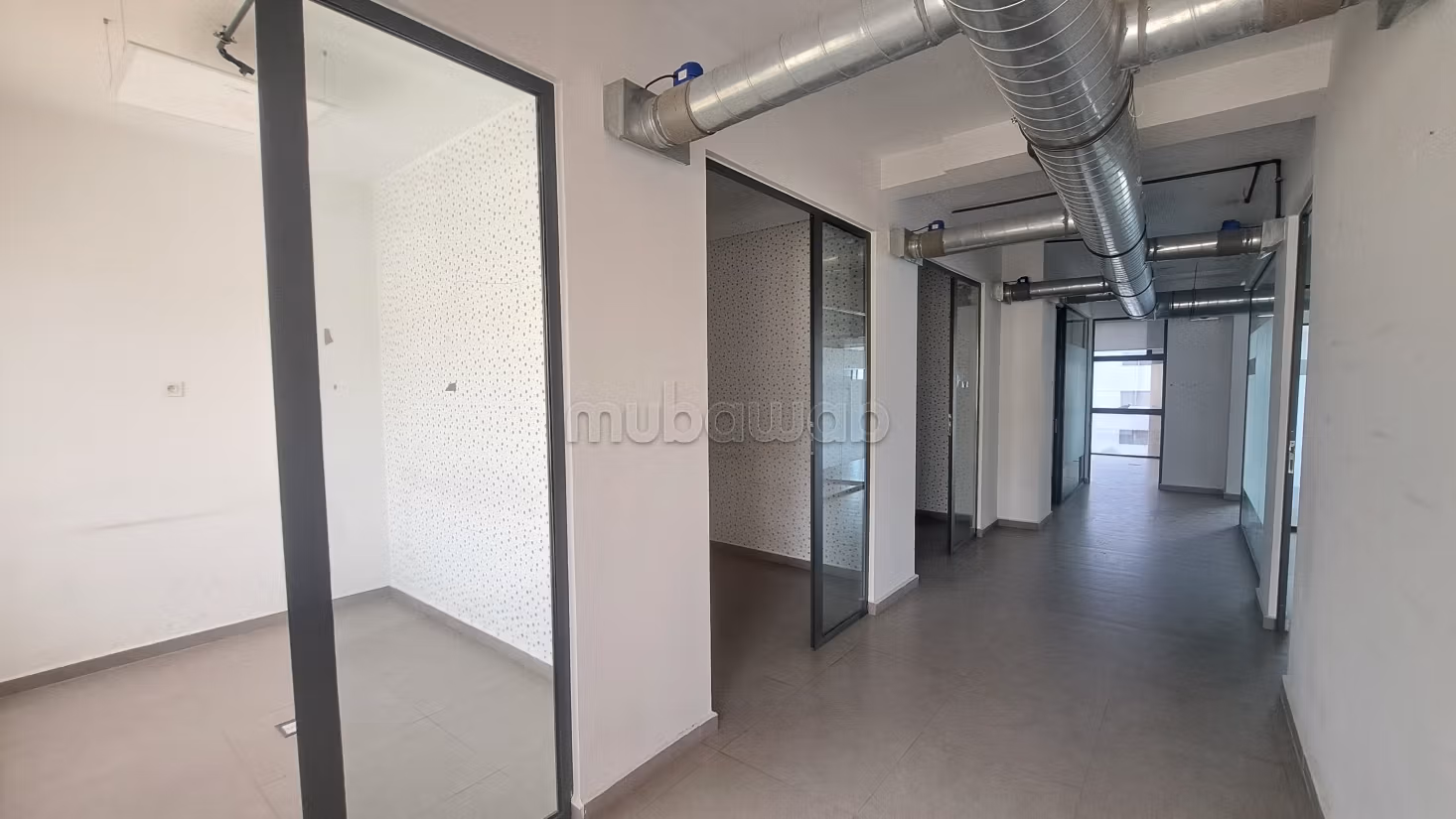 Beaux bureaux à louer à Racine. Surface totale 420 m²