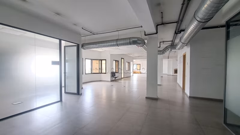 Beaux bureaux à louer à Racine. Surface totale 420 m²
