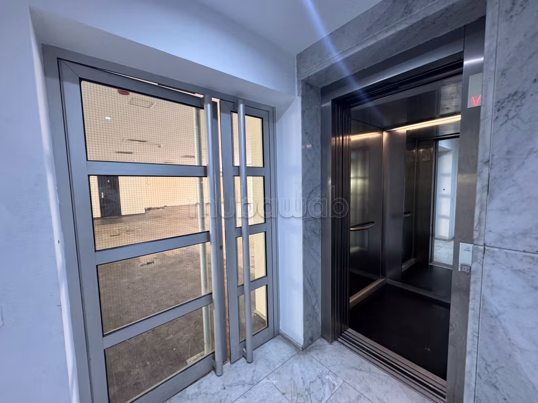 Beaux bureaux à louer à Racine. Surface totale 350 m²