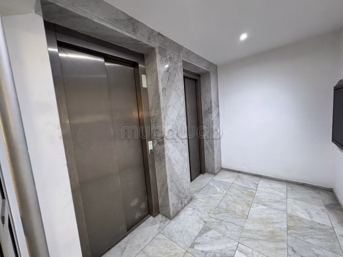 Beaux bureaux à louer à Racine. Surface totale 350 m²