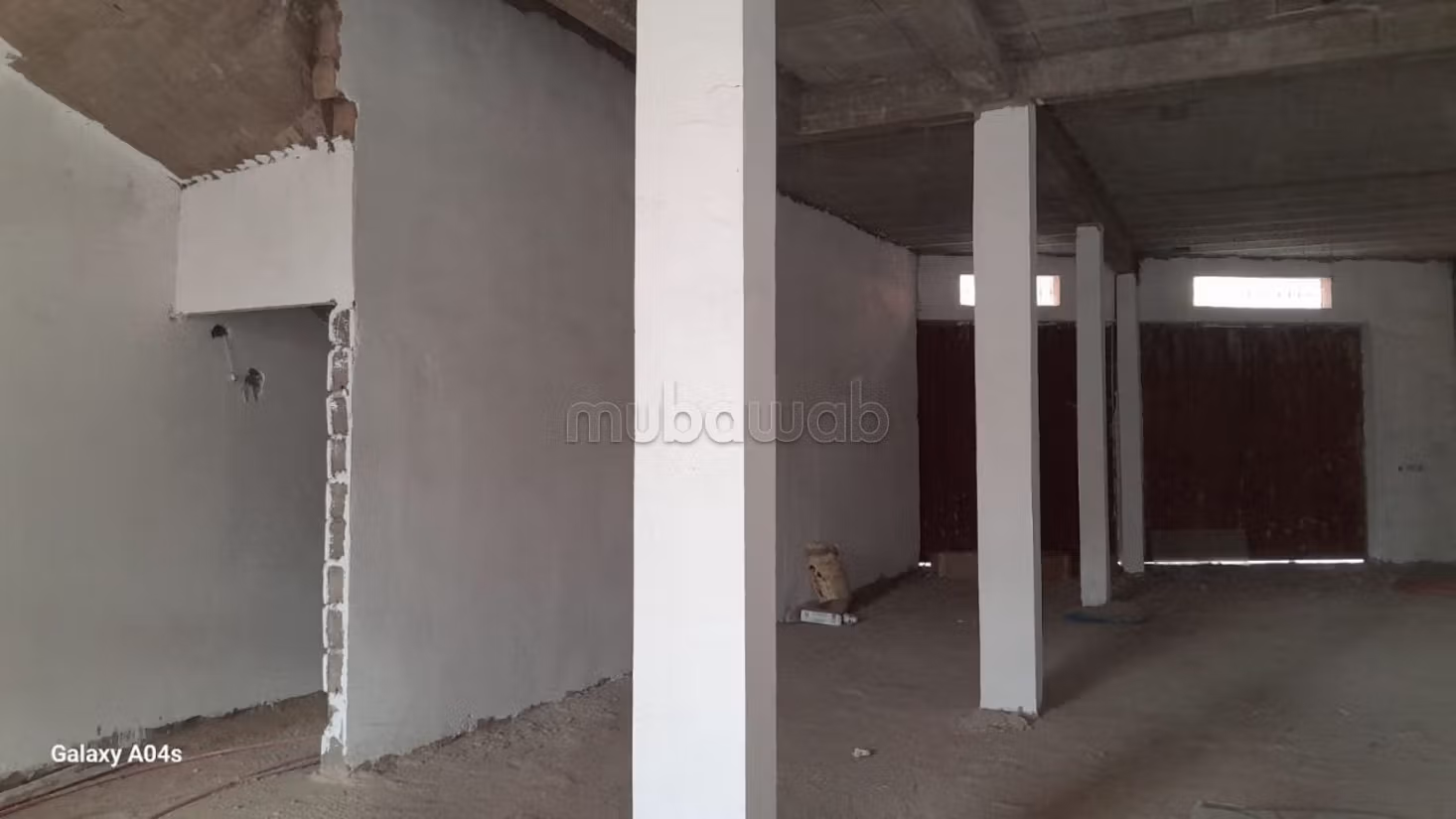 Locale di 165m² 2 Facciate Ideale per BIM/Banca