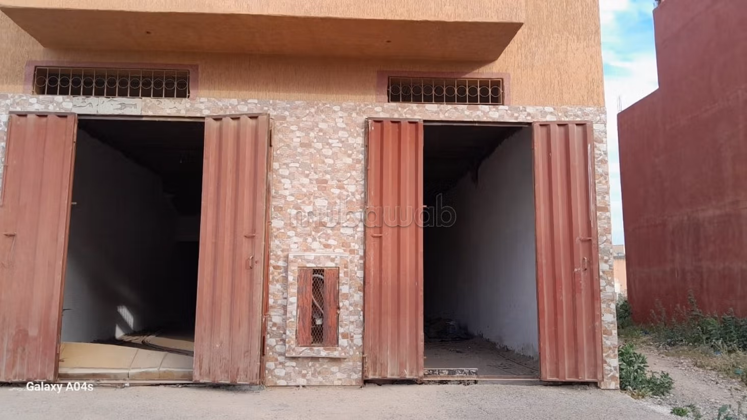 Locale di 165m² 2 Facciate Ideale per BIM/Banca