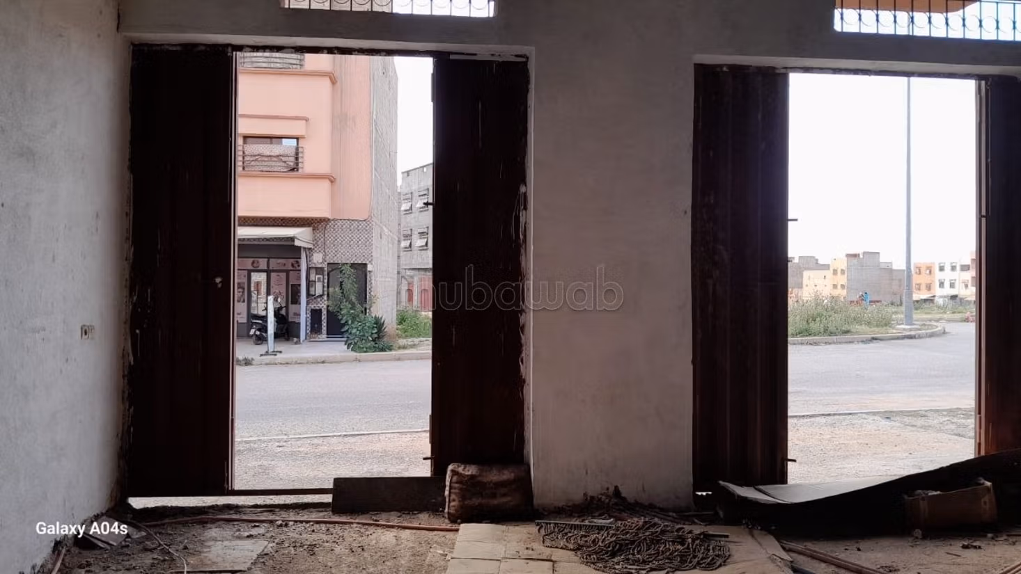Locale di 165m² 2 Facciate Ideale per BIM/Banca