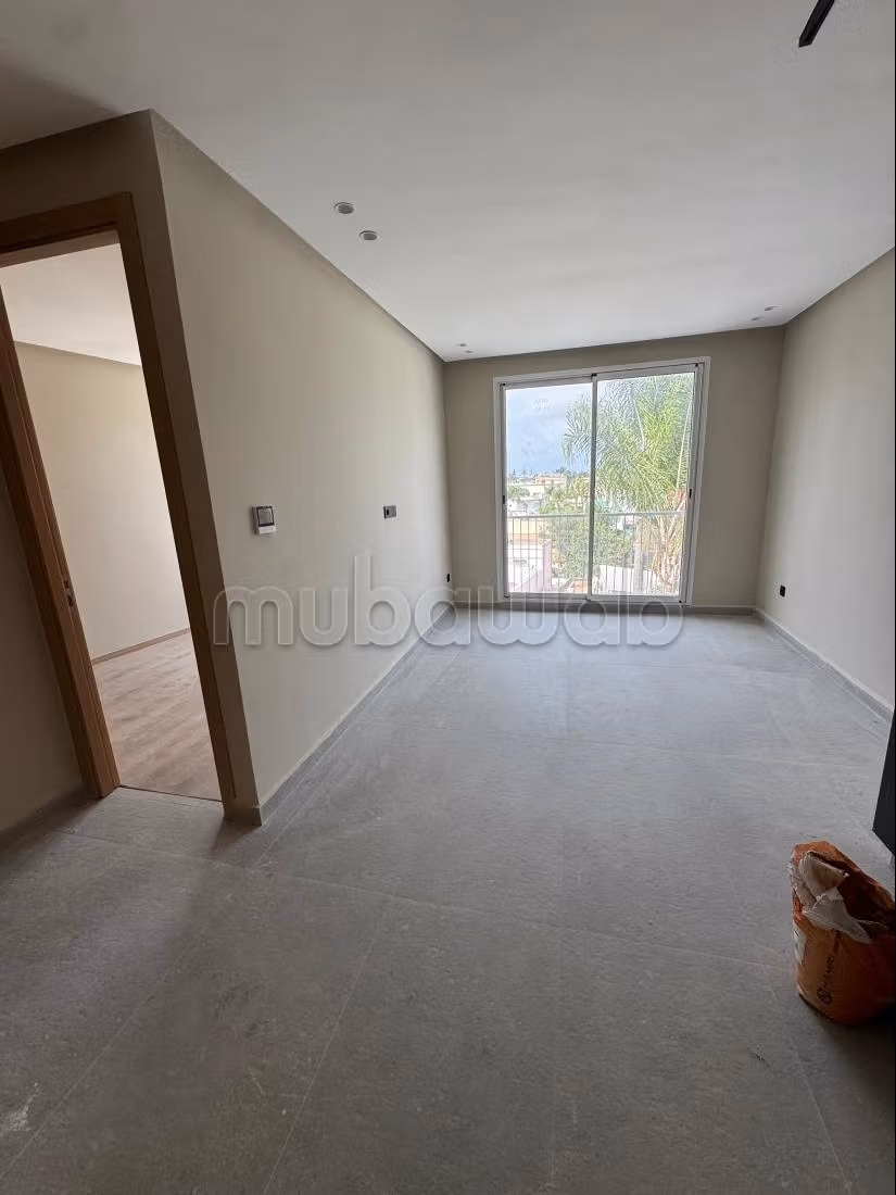 Vend appartement à Oasis. Surface totale 47 m². Air conditionné et cheminée